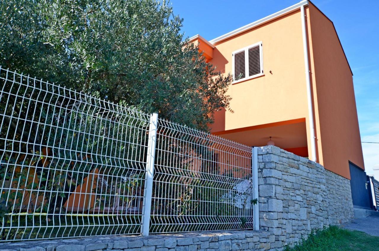 Apartments Petra Near Beach Веруда Экстерьер фото