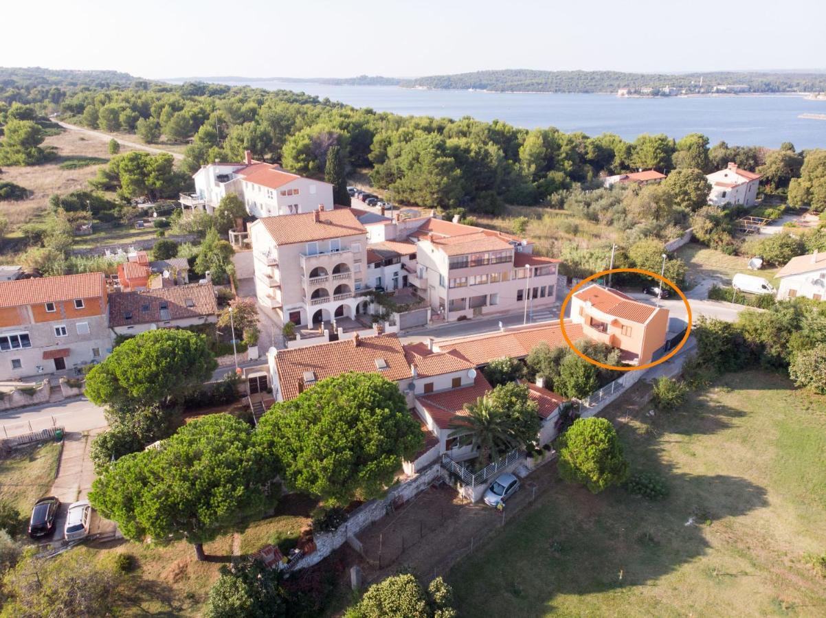 Apartments Petra Near Beach Веруда Экстерьер фото