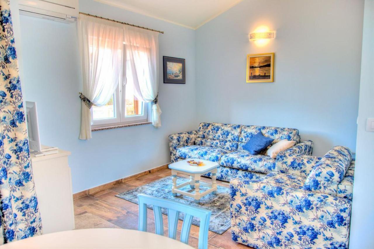 Apartments Petra Near Beach Веруда Экстерьер фото